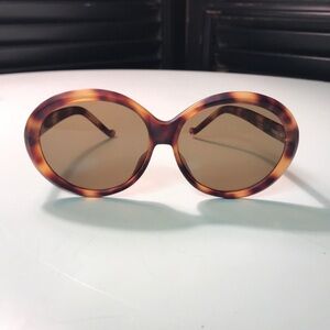 Elegant Tortoise Shell Sunglasses